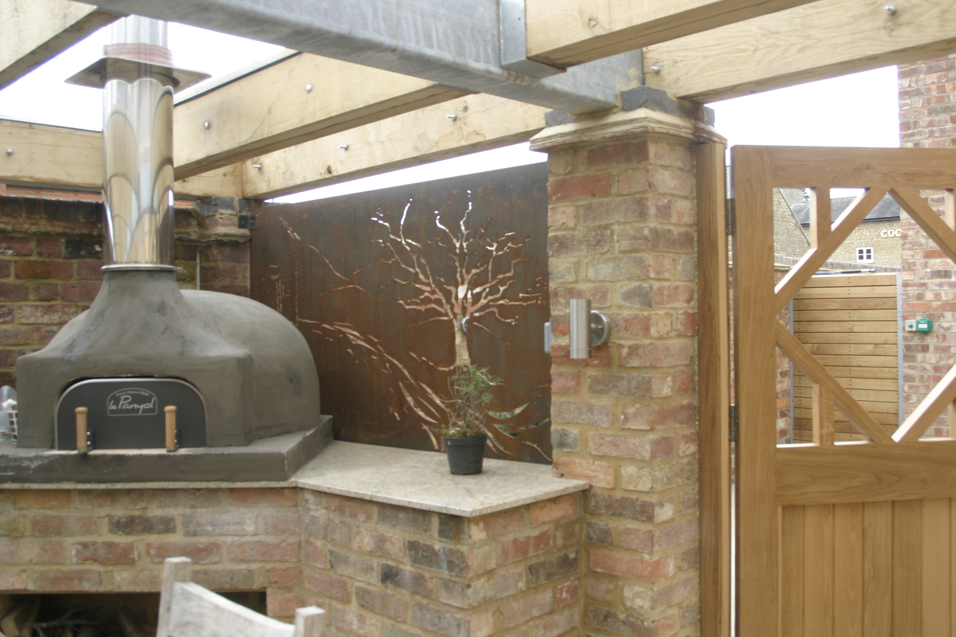 Connollys_Corten_screen.